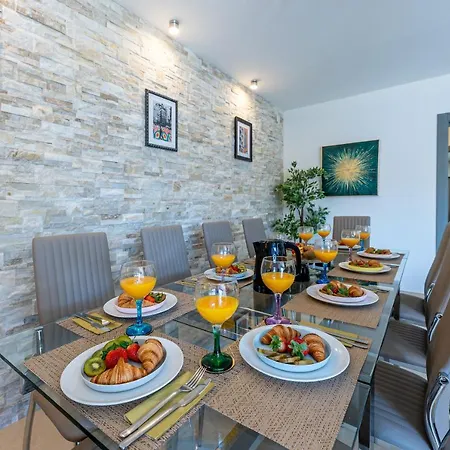 797 Holiday - Modern With Pool In Puerto Marina For 12 *