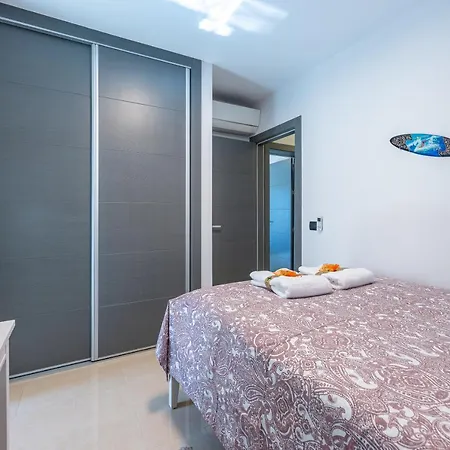 빌라 797 Holiday - Modern With Pool In Puerto Marina For 12 *