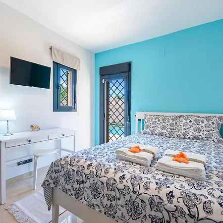 빌라 797 Holiday - Modern With Pool In Puerto Marina For 12 *