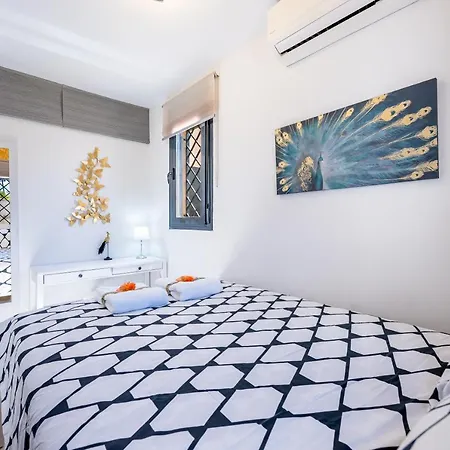 빌라 797 Holiday - Modern With Pool In Puerto Marina For 12 *